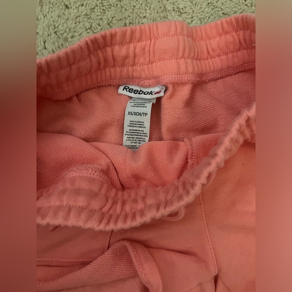 XS women’s pink reebok comfy shorts - Picture 4 of 4